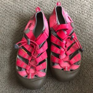 Keen sandals women’s 8